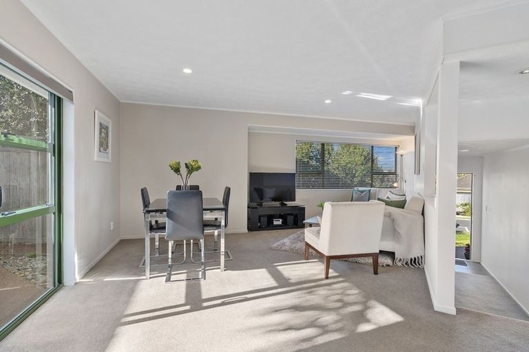 Photo of property in 1/5 Masterton Road, Rothesay Bay, Auckland, 0630