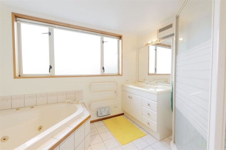 Photo of property in 26 Witbrock Crescent, Burnside, Christchurch, 8053