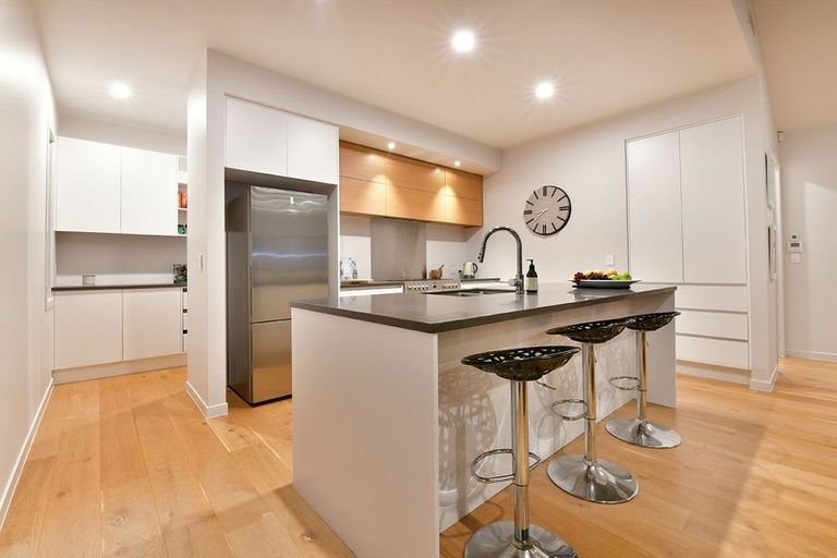 Photo of property in 240 Hillcrest Road, Wainui, 0931