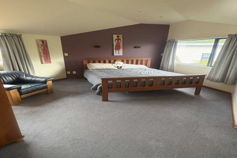 Photo of property in 19 George Gee Drive, Korokoro, Lower Hutt, 5012