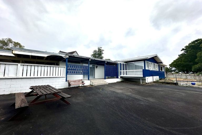 Photo of property in 358 Te Atatu Road, Te Atatu South, Auckland, 0610