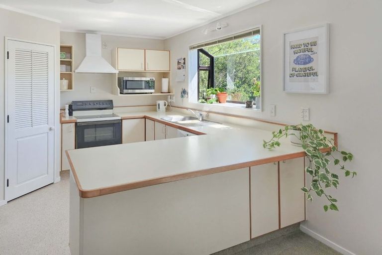 Photo of property in 42 Thatcher Crescent, Crofton Downs, Wellington, 6035