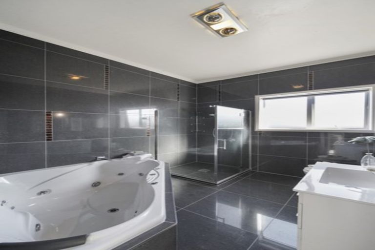 Photo of property in 33 Hope Farm Avenue, Pakuranga Heights, Auckland, 2010