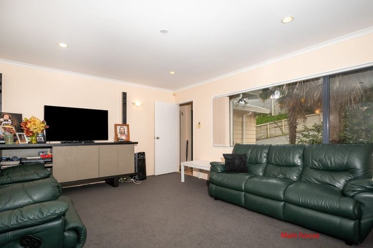 Photo of property in 27 Cherry Tree Place, Massey, Auckland, 0614