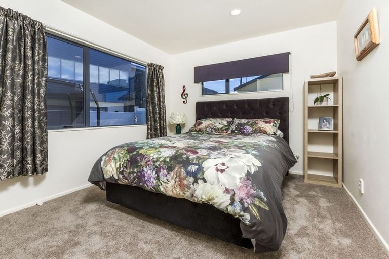 Photo of property in 2/982 East Coast Road, Northcross, Auckland, 0632