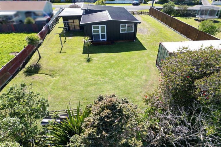 Photo of property in 1 Andresen Street, Foxton Beach, Foxton, 4815