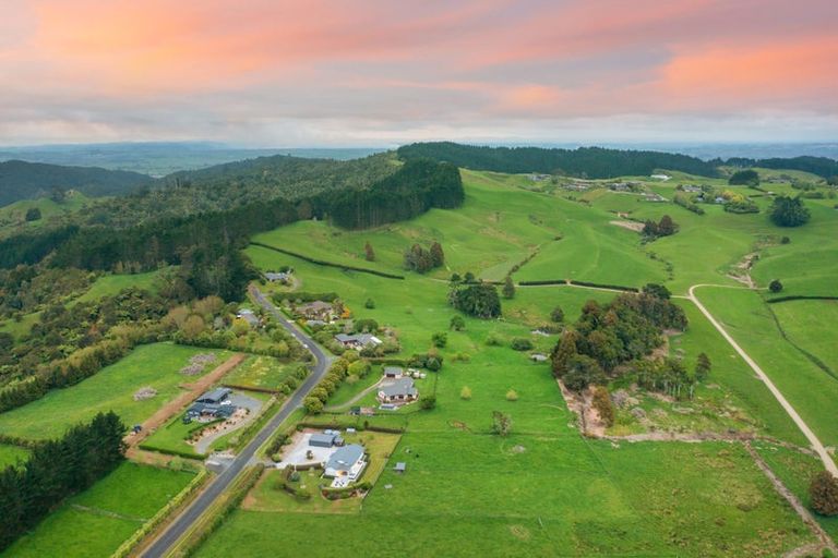 Photo of property in 52 Medhurst Road North, Bombay, 2675