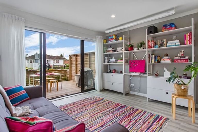 Photo of property in 16a Putini Road, Mangere Bridge, Auckland, 2022