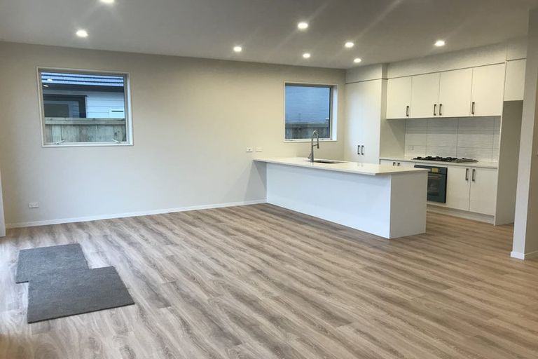 Photo of property in 25 Karokaro Road, Takanini, 2112