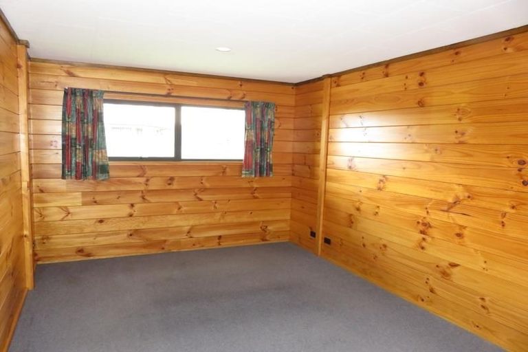 Photo of property in 4 Chastudon Place, Tawa, Wellington, 5028