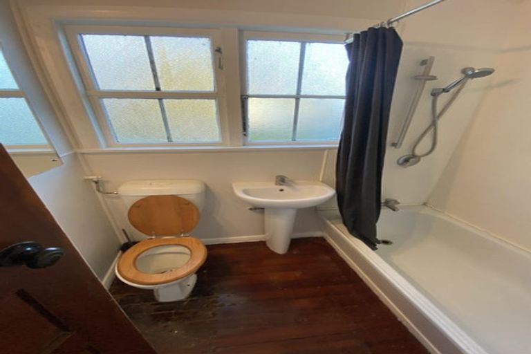 Photo of property in 654 Featherston Street, Roslyn, Palmerston North, 4414