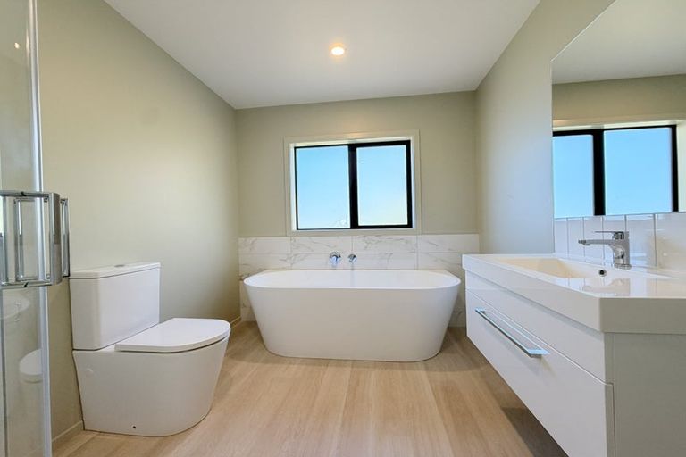 Photo of property in 5 Swinton Place, Churton Park, 6037