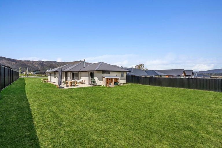 Photo of property in 7 Tomtit Crescent, Lake Hawea, Wanaka, 9382