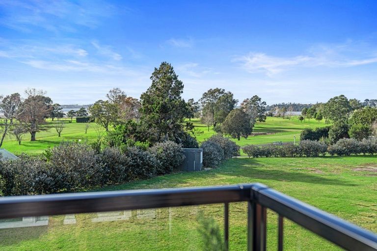 Photo of property in 61 Links View Drive, Omokoroa, 3114