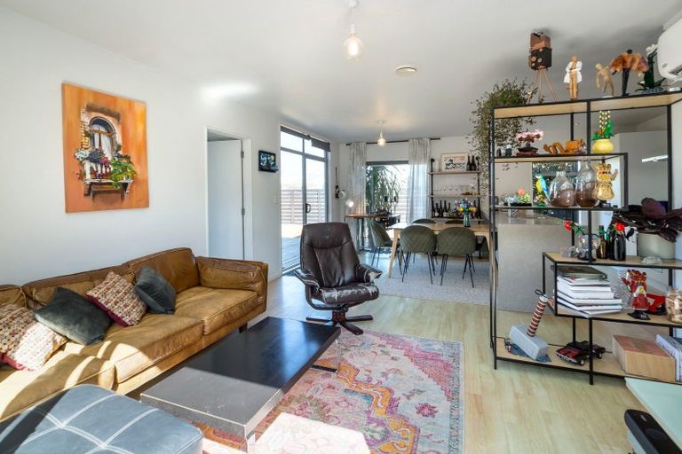 Photo of property in 43 Sackville Street, Martinborough, 5711