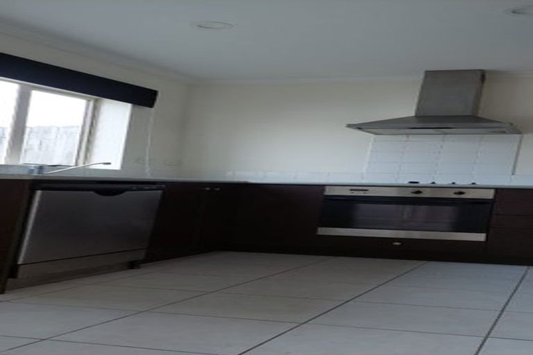 Photo of property in 10 Rosandich Drive, Sunnyvale, Auckland, 0612