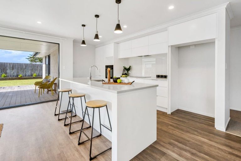 Photo of property in 63 Kaurinui Crescent, One Tree Point, 0118