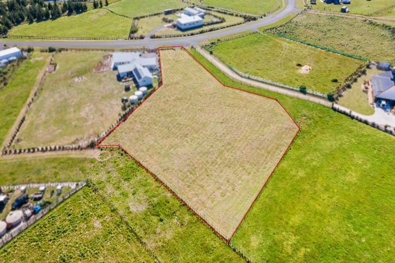 Photo of property in 16 Mowhia Grove, Waitarere, Levin, 5510