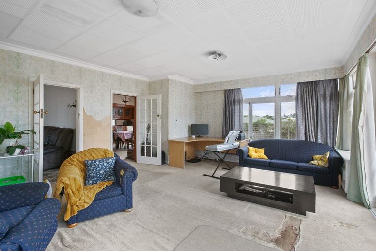 Photo of property in 10 Mangorei Road, Strandon, New Plymouth, 4312