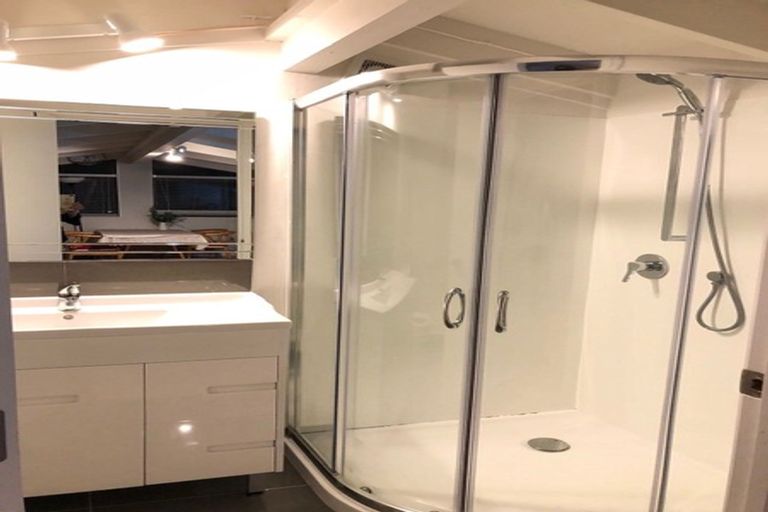 Photo of property in 32 Hobson Road, Lucas Heights, Auckland, 0632