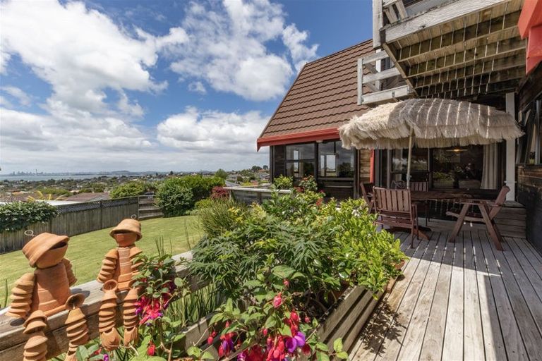 Photo of property in 20 Bernleigh Terrace, West Harbour, Auckland, 0618