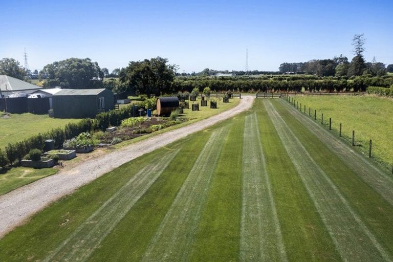 Photo of property in 8 Tikorangi Road East, Tikorangi, 4383