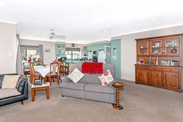 Photo of property in 8 Coulston Place, Riverdale, Gisborne, 4010