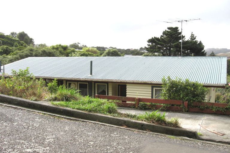 Photo of property in 3 Blandford Way, Newlands, Wellington, 6037