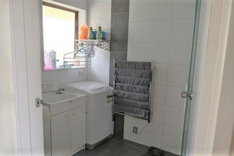 Photo of property in 91 Takutai Avenue, Half Moon Bay, Auckland, 2012