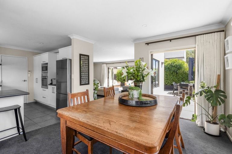 Photo of property in 2/11 Te Aute Road, Havelock North, 4130