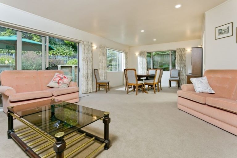 Photo of property in 8 Falstone Lane, Browns Bay, Auckland, 0630