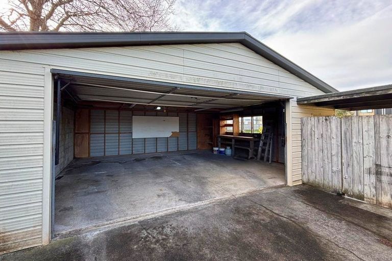 Photo of property in 52 Kurnell Drive, Botany Downs, Auckland, 2010