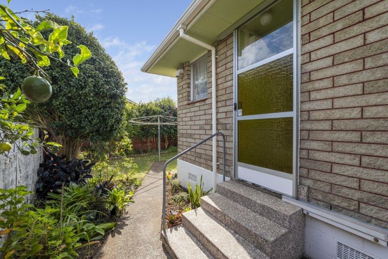 Photo of property in 2/4 Severn Place, Spotswood, New Plymouth, 4310
