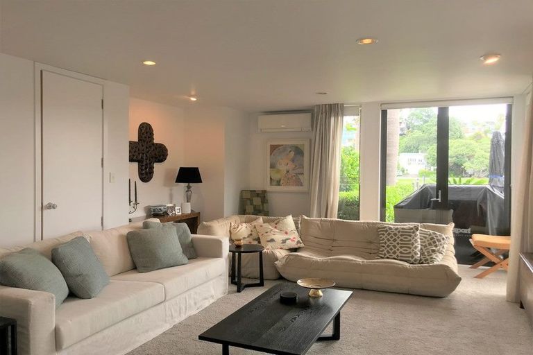 Photo of property in 1/12 Craig Road, Milford, Auckland, 0620