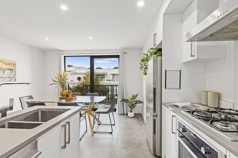 Photo of property in 77b Herald Street, Berhampore, Wellington, 6023