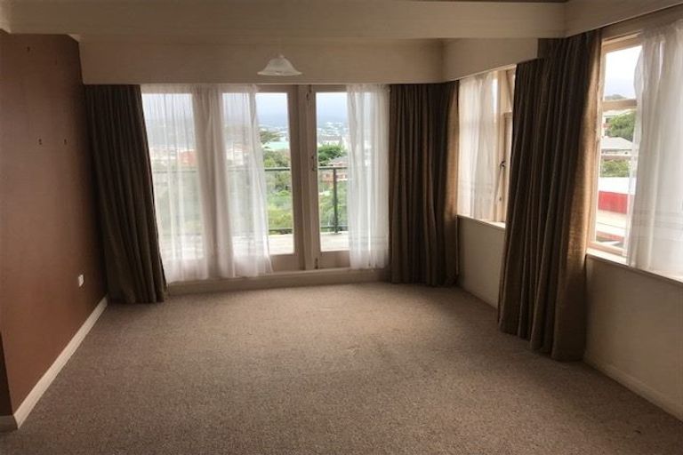 Photo of property in 37 Tio Tio Road, Miramar, Wellington, 6022