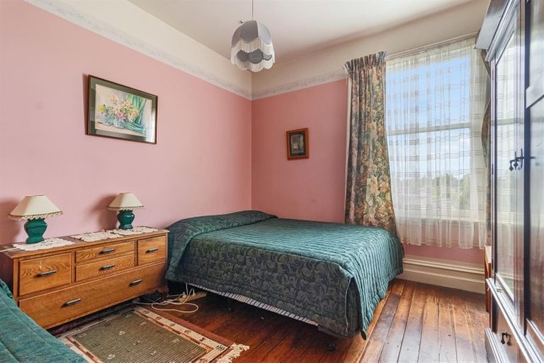 Photo of property in 100 Shearman Street, Waimate, 7924