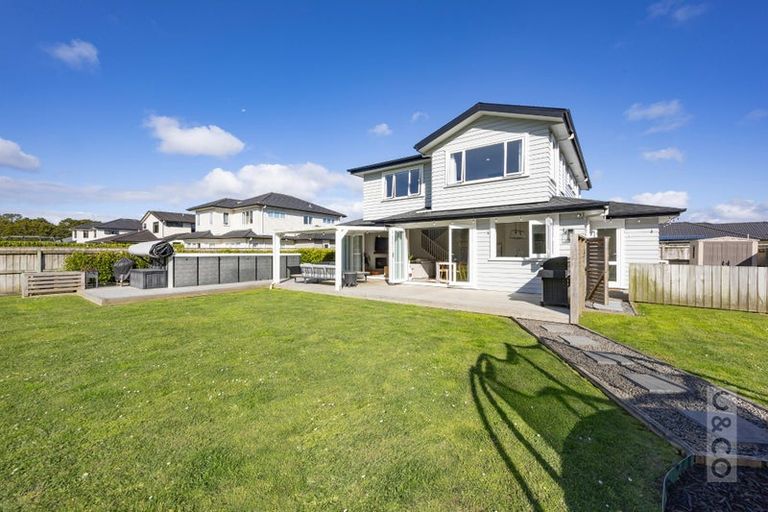 Photo of property in 11 Kahika Grove, Huapai, Kumeu, 0810