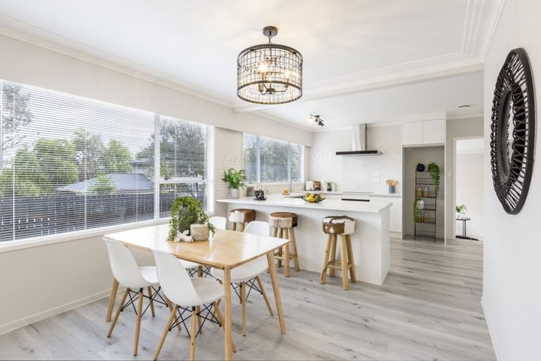 Photo of property in 2/4202a Great North Road, Glendene, Auckland, 0602