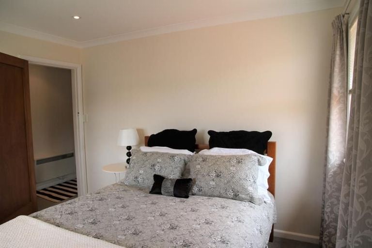 Photo of property in 9 Nicholson Road, Khandallah, Wellington, 6035