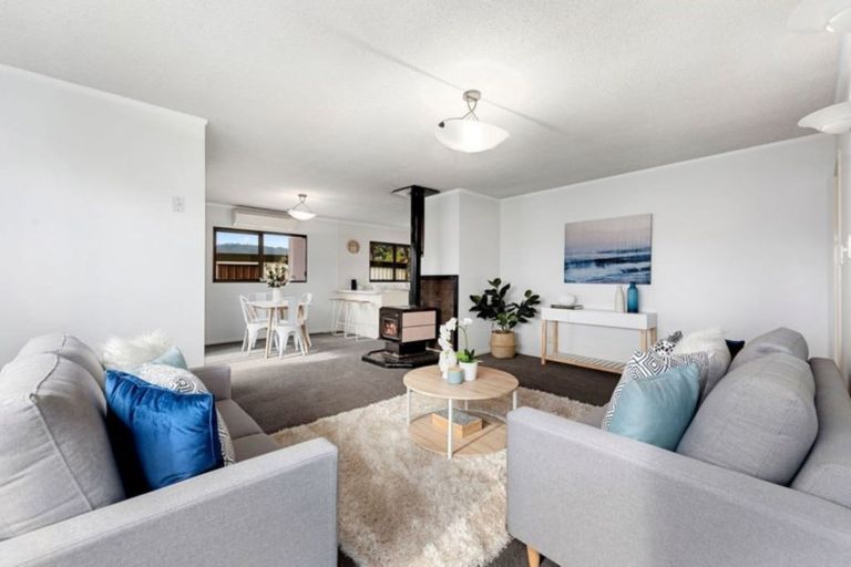 Photo of property in 136 Holborn Drive, Stokes Valley, Lower Hutt, 5019