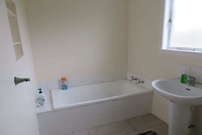 Photo of property in 2 Gibbs Road, Manurewa, Auckland, 2102