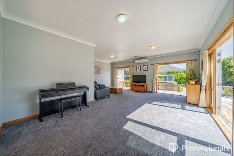 Photo of property in 18 Birdwood Road, Waterloo, Lower Hutt, 5011