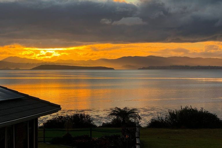 Photo of property in 19 Manaia View Road, One Tree Point, 0118