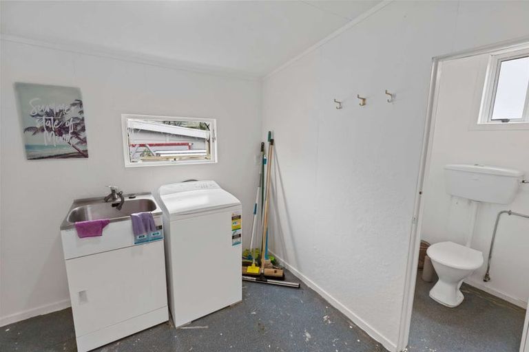 Photo of property in 1 Moore Avenue, Tawhero, Whanganui, 4501