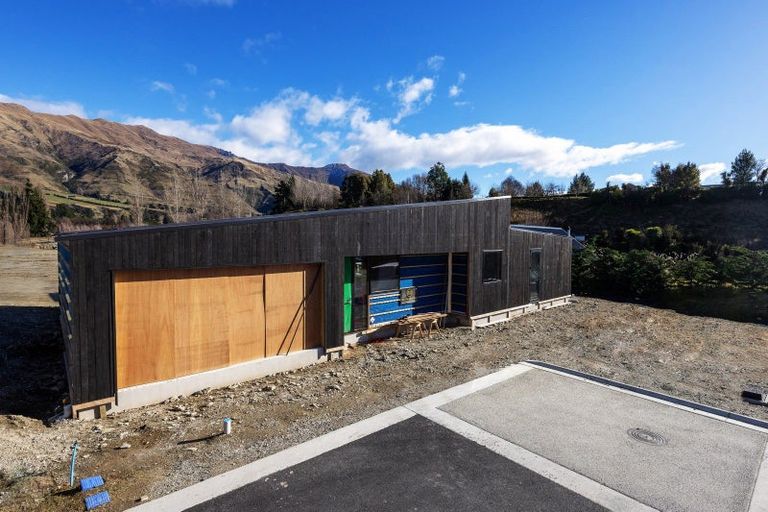 Photo of property in 9 Fern Burn Close, Wanaka, 9305