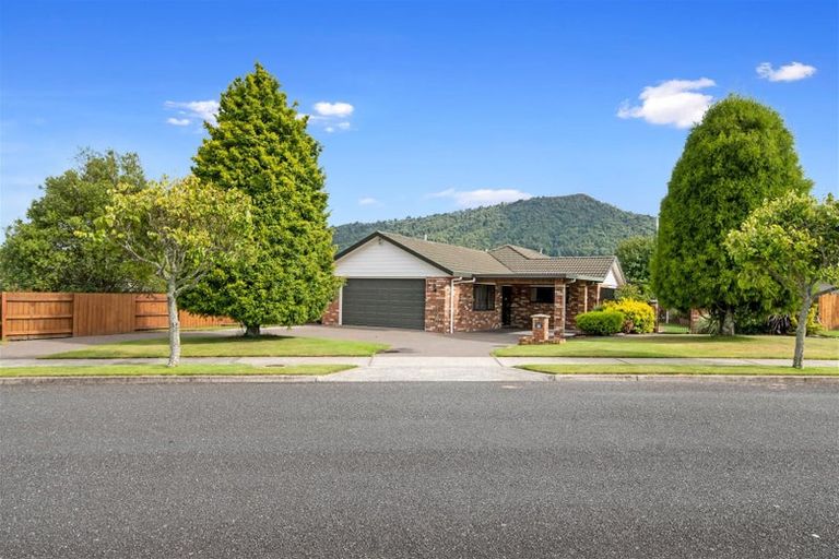 Photo of property in 4 Mccahon Drive, Pukehangi, Rotorua, 3015