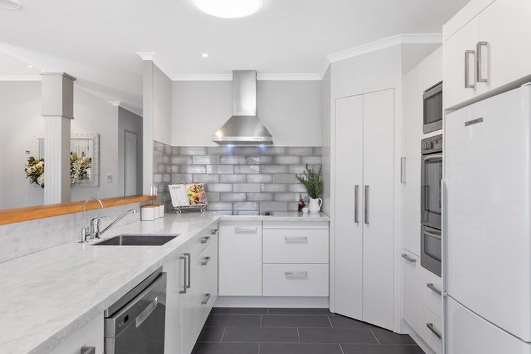 Photo of property in 22 Manor Park Drive, Pyes Pa, Tauranga, 3112