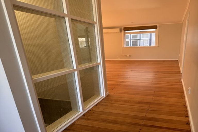 Photo of property in 26 Ngaio Road, Kelburn, Wellington, 6012
