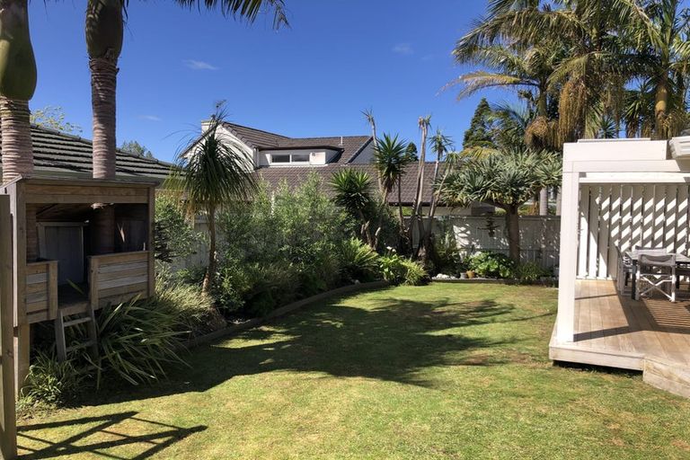 Photo of property in 43 Walton Street, Red Beach, 0932